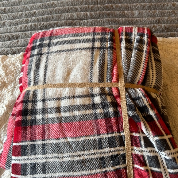 Plaid Sherpa blanket NWT - Picture 3 of 4